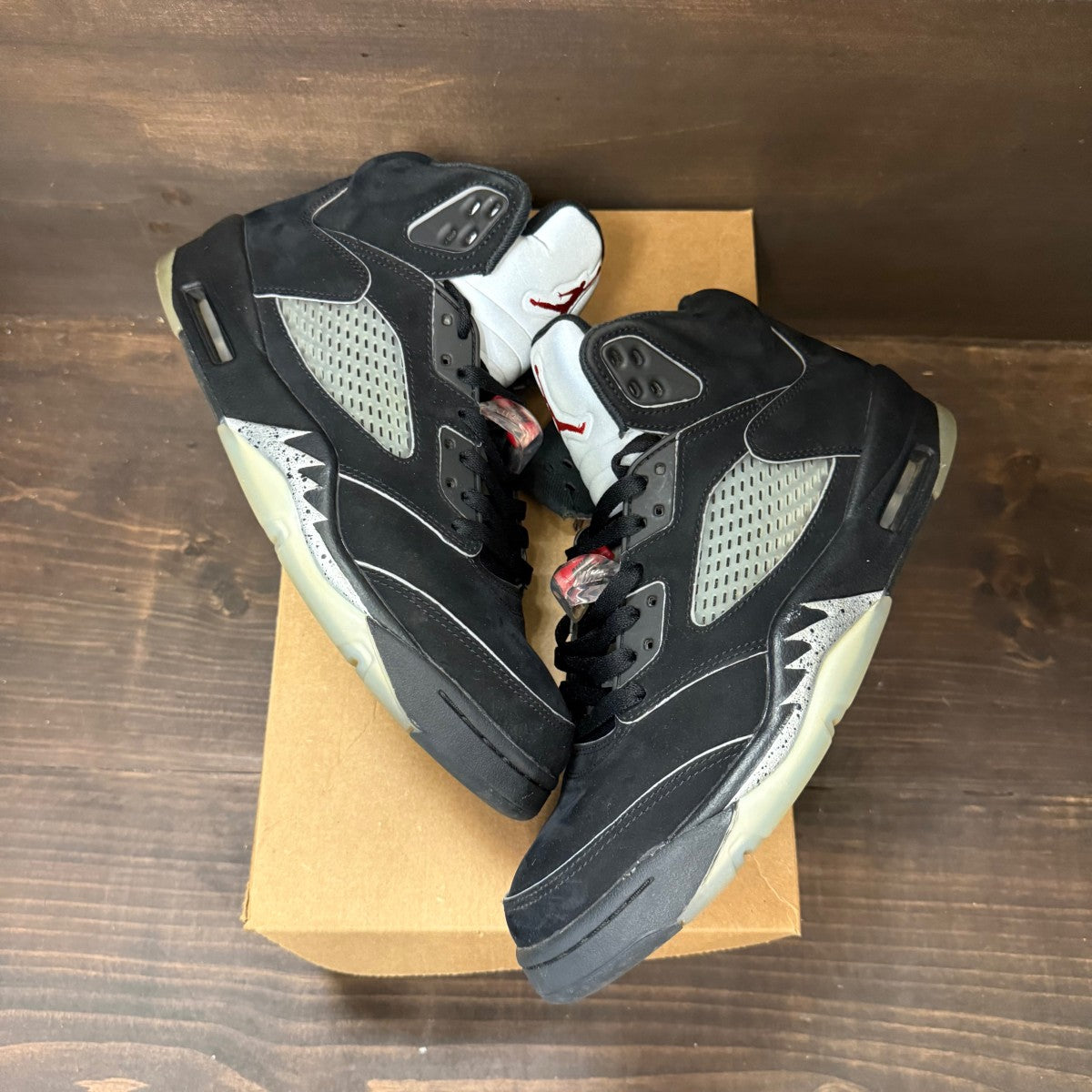 Jordan 5 Retro OG Black Metallic Reimagined Size 9.5 (Pre-Owned) - Image 2