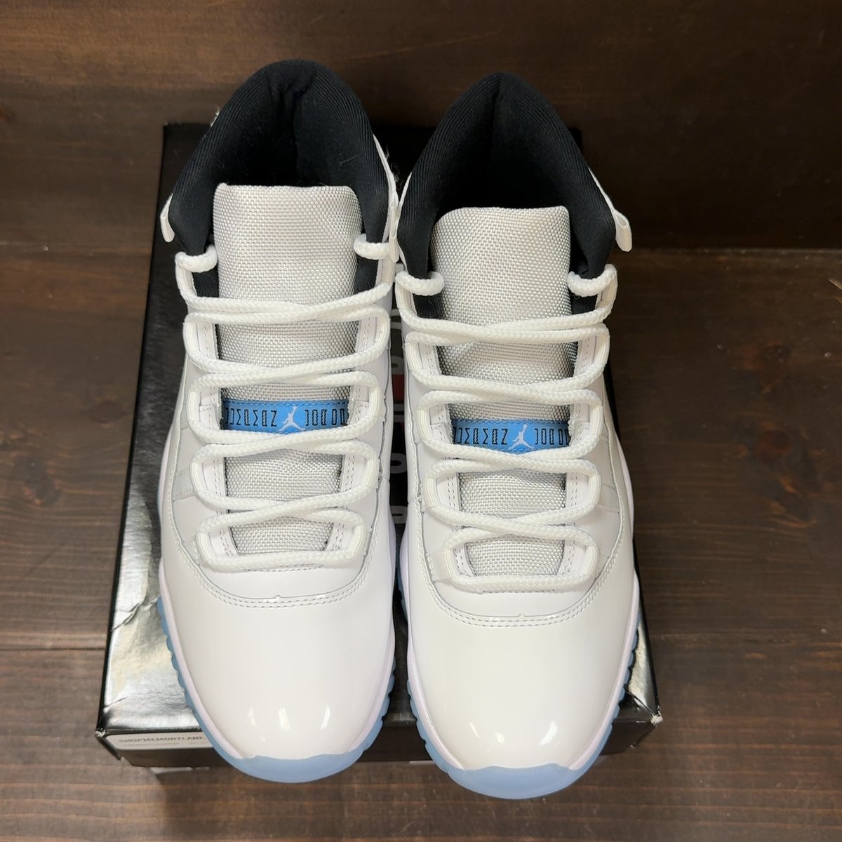 Jordan 11 Retro Legend Blue (2024) Size 9 (Pre-Owned) - tag