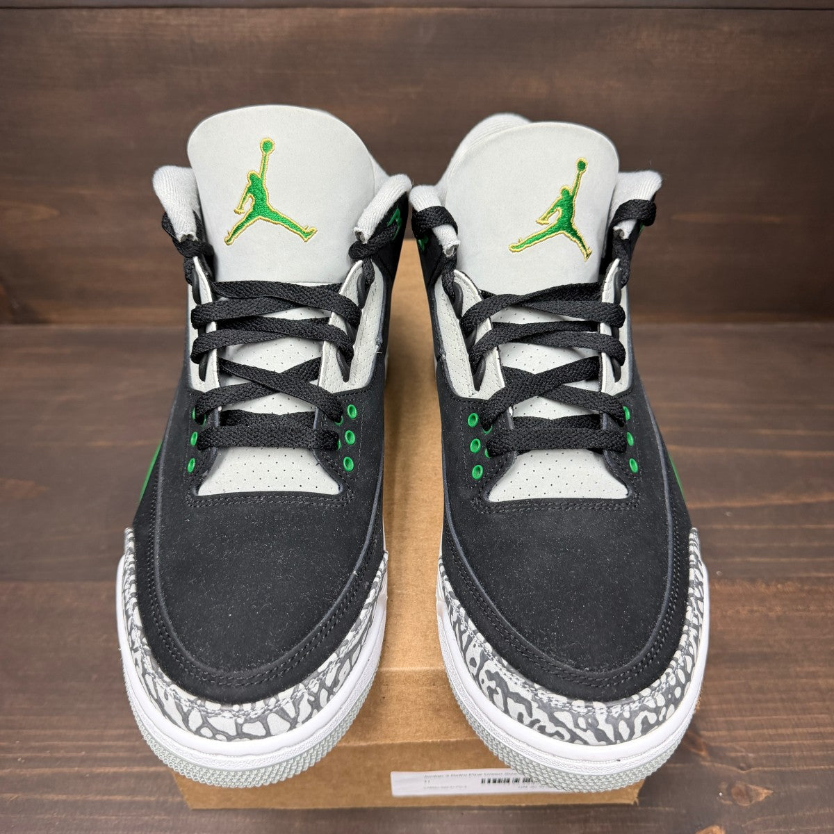Jordan 3 Retro Pine Green Size 11 (Pre-Owned) - Image 3