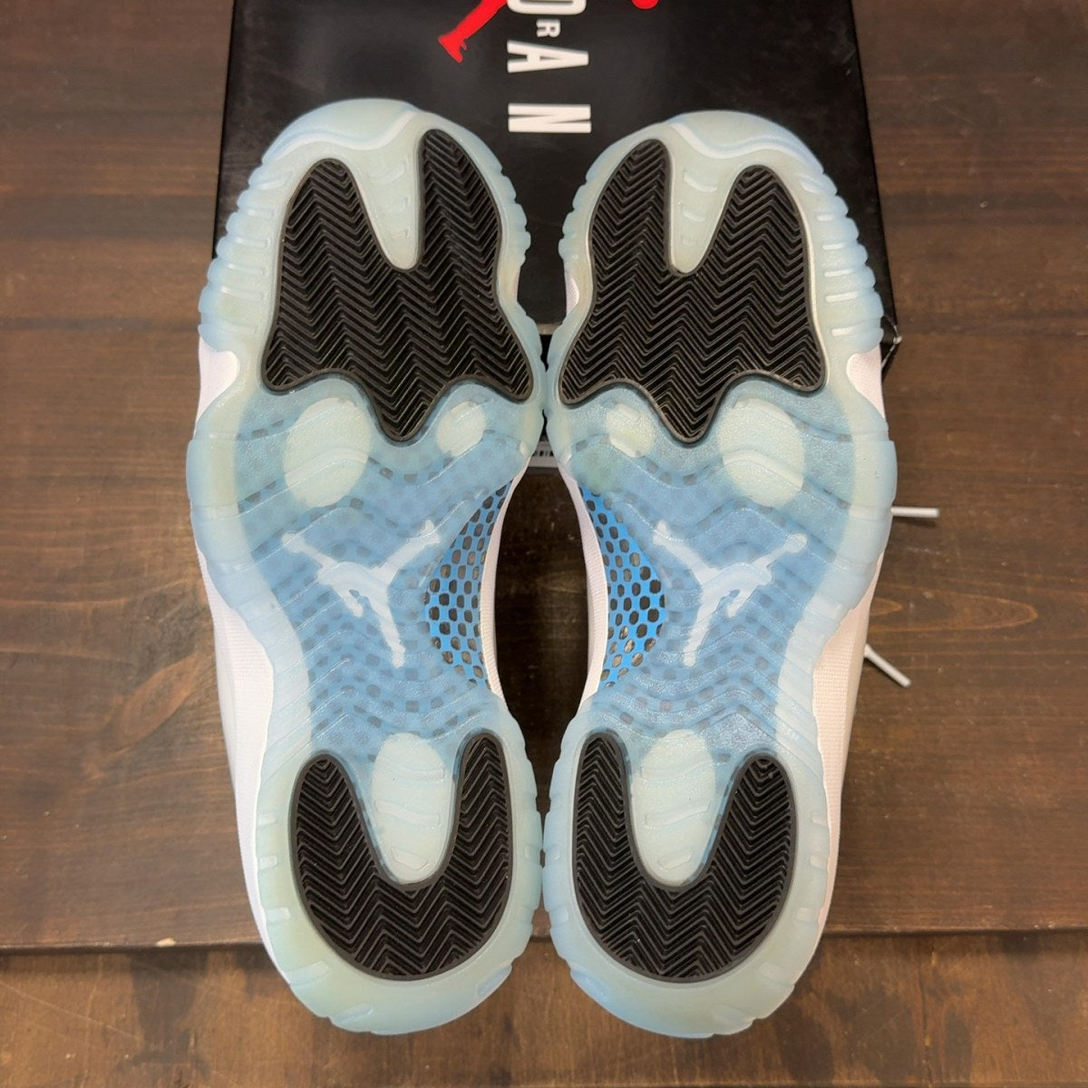 Jordan 11 Retro Legend Blue (2024) - Image 9