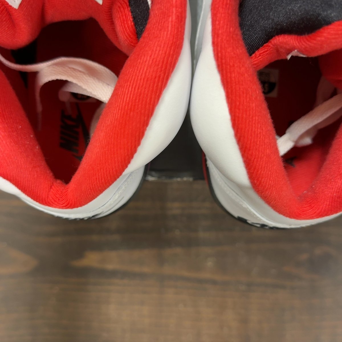 Jordan 5 Retro Fire Red Black Tongue (2025) Size 8.5 (Pre-Owned) - aux