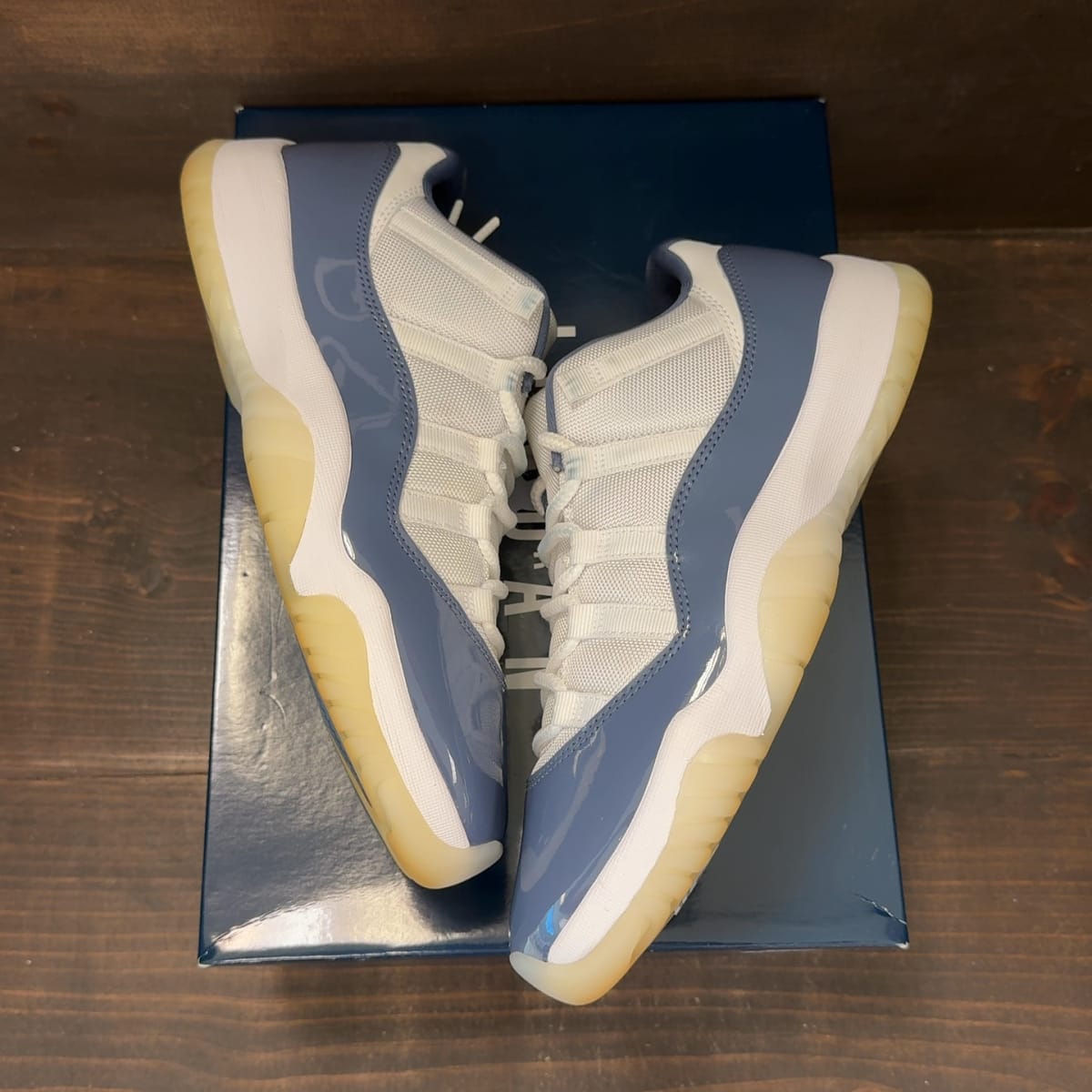 Jordan 11 Retro Low Diffused Blue Size 9.5 (Pre-Owned) - back