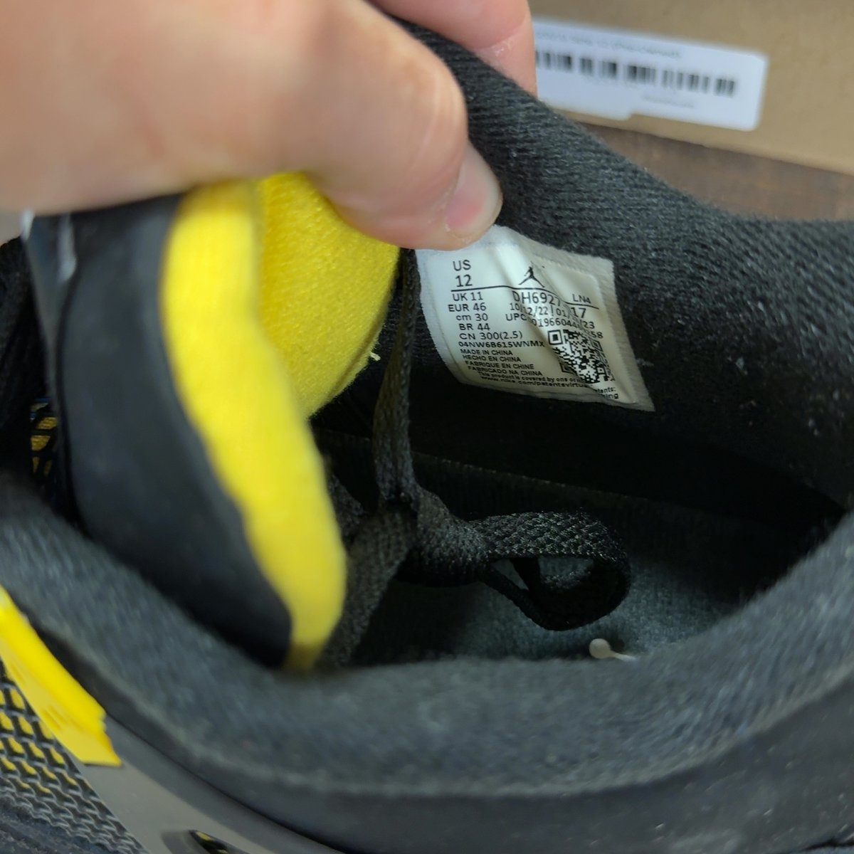 Jordan 4 Retro Thunder (2023) Size 12 (Pre-Owned) - aux