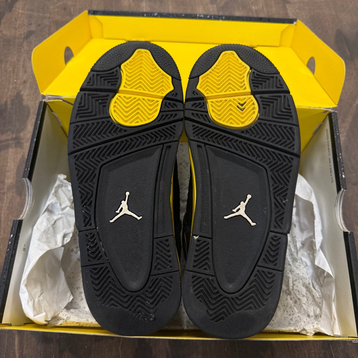 Jordan 4 Retro Thunder (2023) (GS) - Image 5