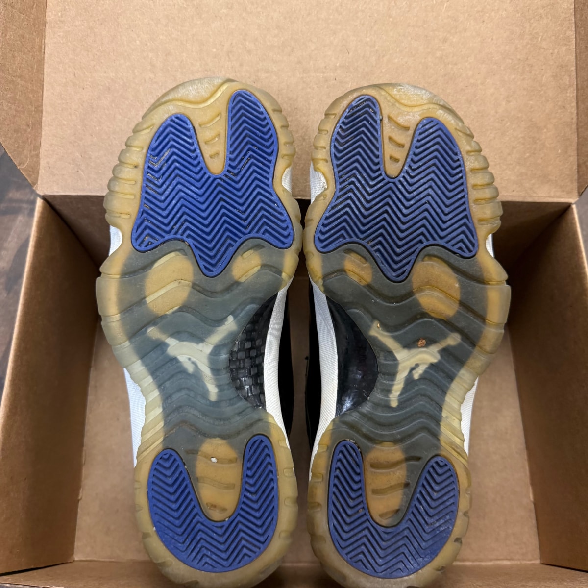 Jordan 11 Retro Space Jam (2016) Size 8 (Pre-Owned) - Image 5