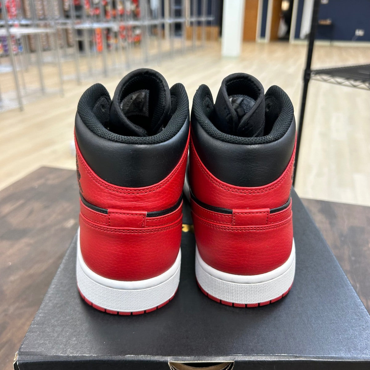 Jordan 1 Mid Banned (2020) - Image 4