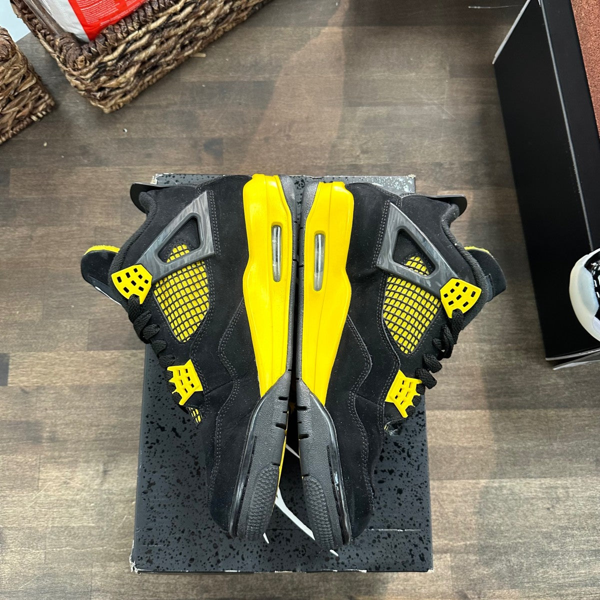 Jordan 4 Retro Thunder (2023) - Image 3