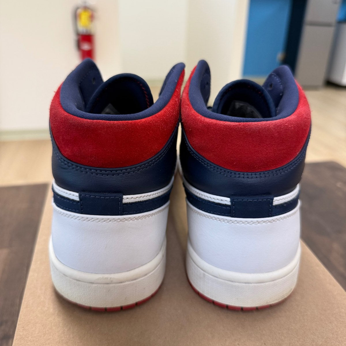 Jordan 1 Mid SE USA Size 11 (Pre-Owned) - Image 3