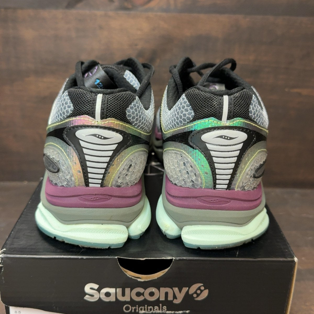 Saucony ProGrid Triumph 4 Winter Solstice Holographic Size 8.5 (Pre-Owned) - aux