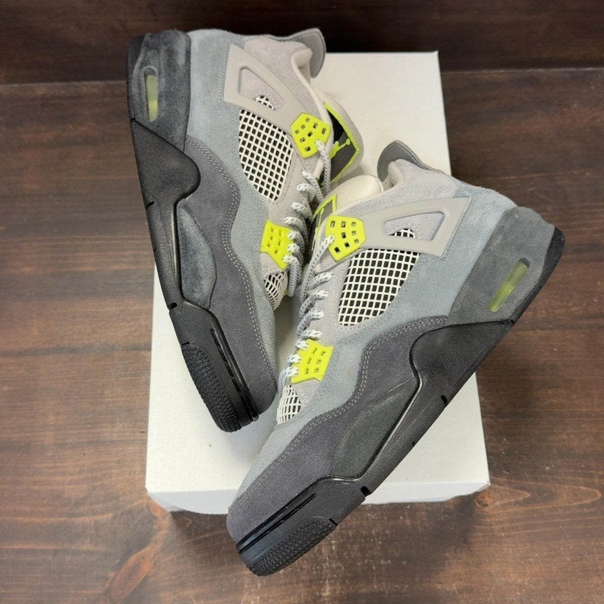 Jordan 4 Retro SE 95 Neon Size 9.5 (Pre-Owned) - Image 2