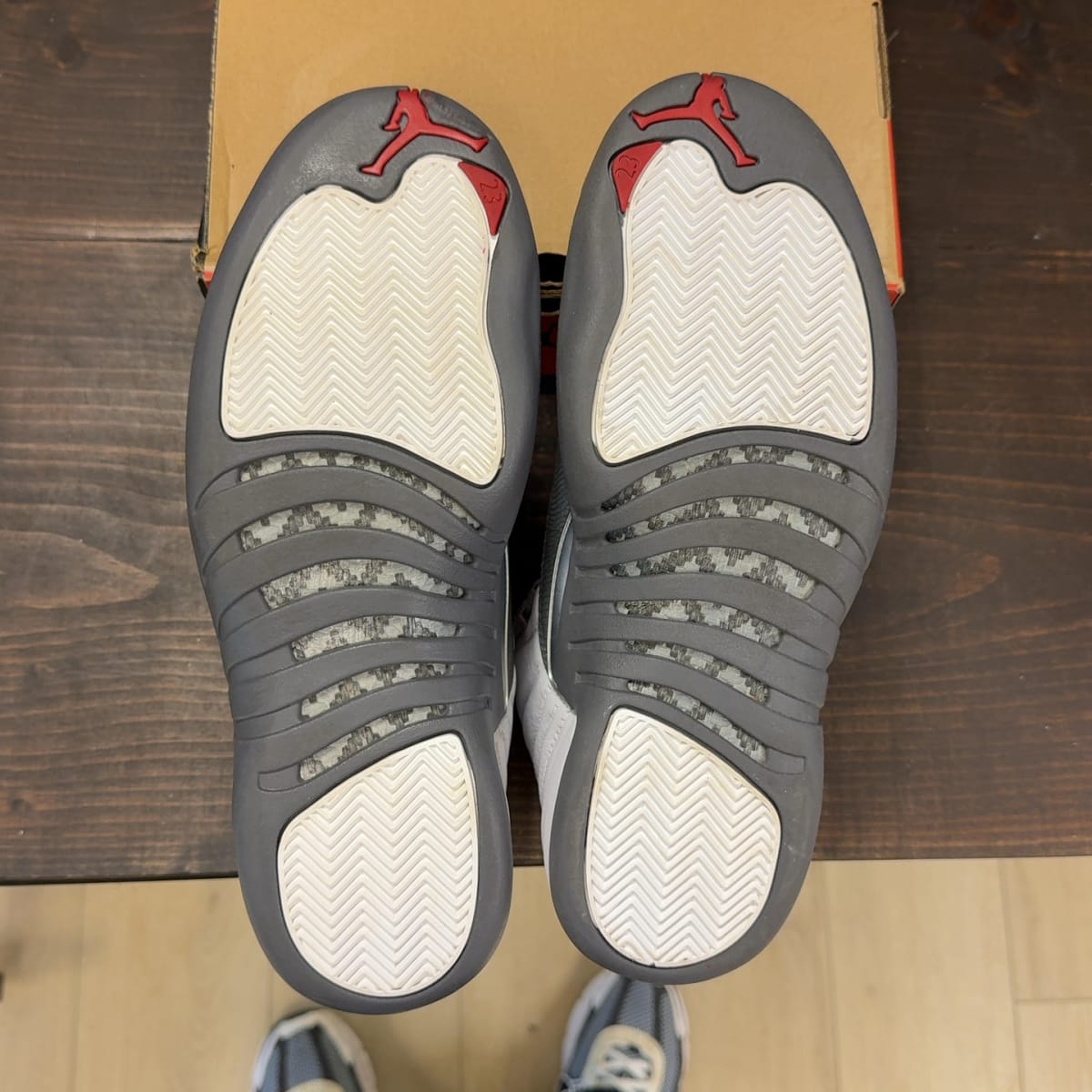 Jordan 12 Retro White Dark Grey Size 10 (Pre-Owned) - aux