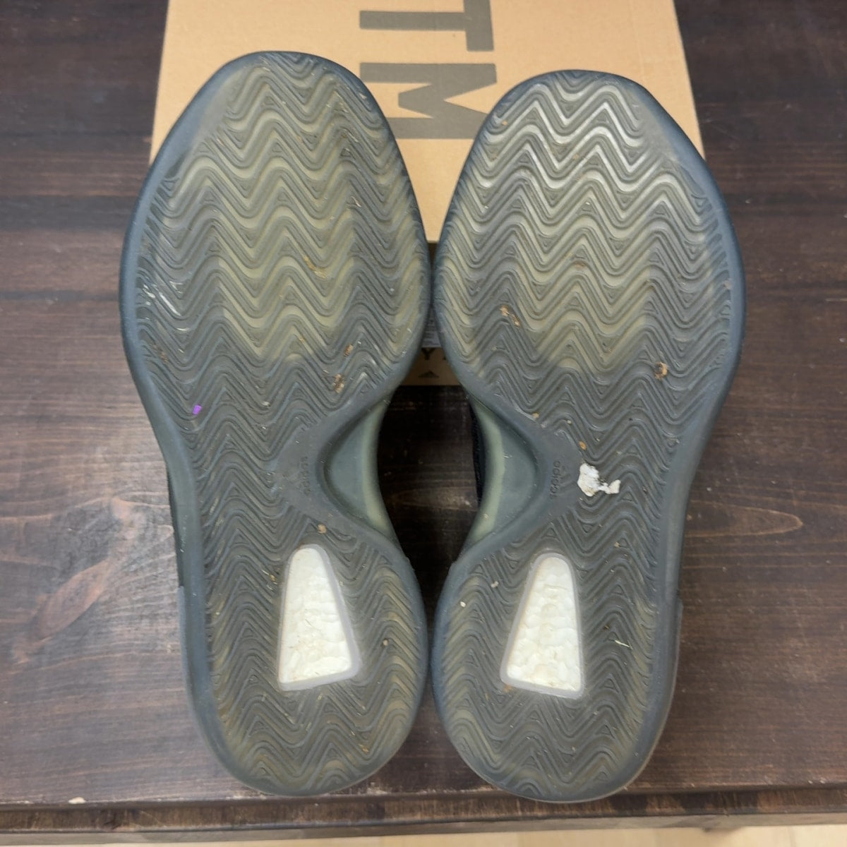 adidas Yeezy QNTM Onyx Size 9 (Pre-Owned) - aux