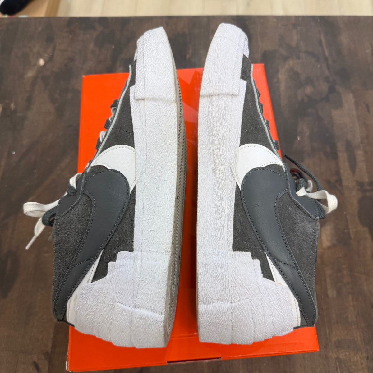 Nike Blazer Low sacai Iron Grey - Image 4