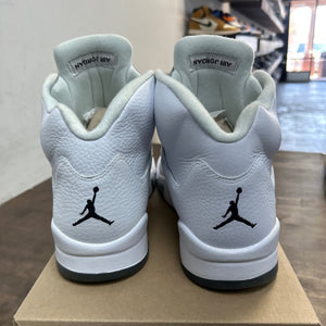Jordan 5 Retro Metallic White (2015) Size 13 (Pre-Owned) - Image 4