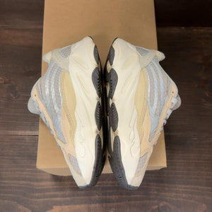adidas Yeezy Boost 700 V2 Cream Size 4 (Pre-Owned) - Image 4