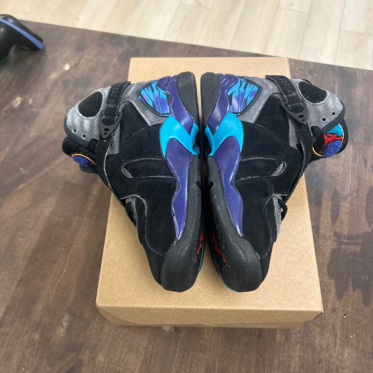 Jordan 8 Retro Aqua (2025) (GS) Size 5.5Y (Pre-Owned) - Image 3