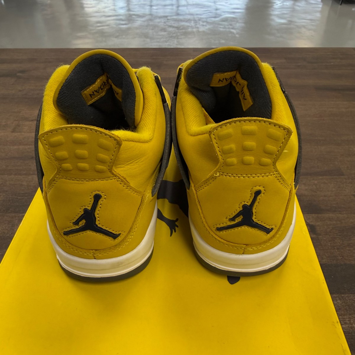Jordan 4 Retro Lightning (2021) - Image 4