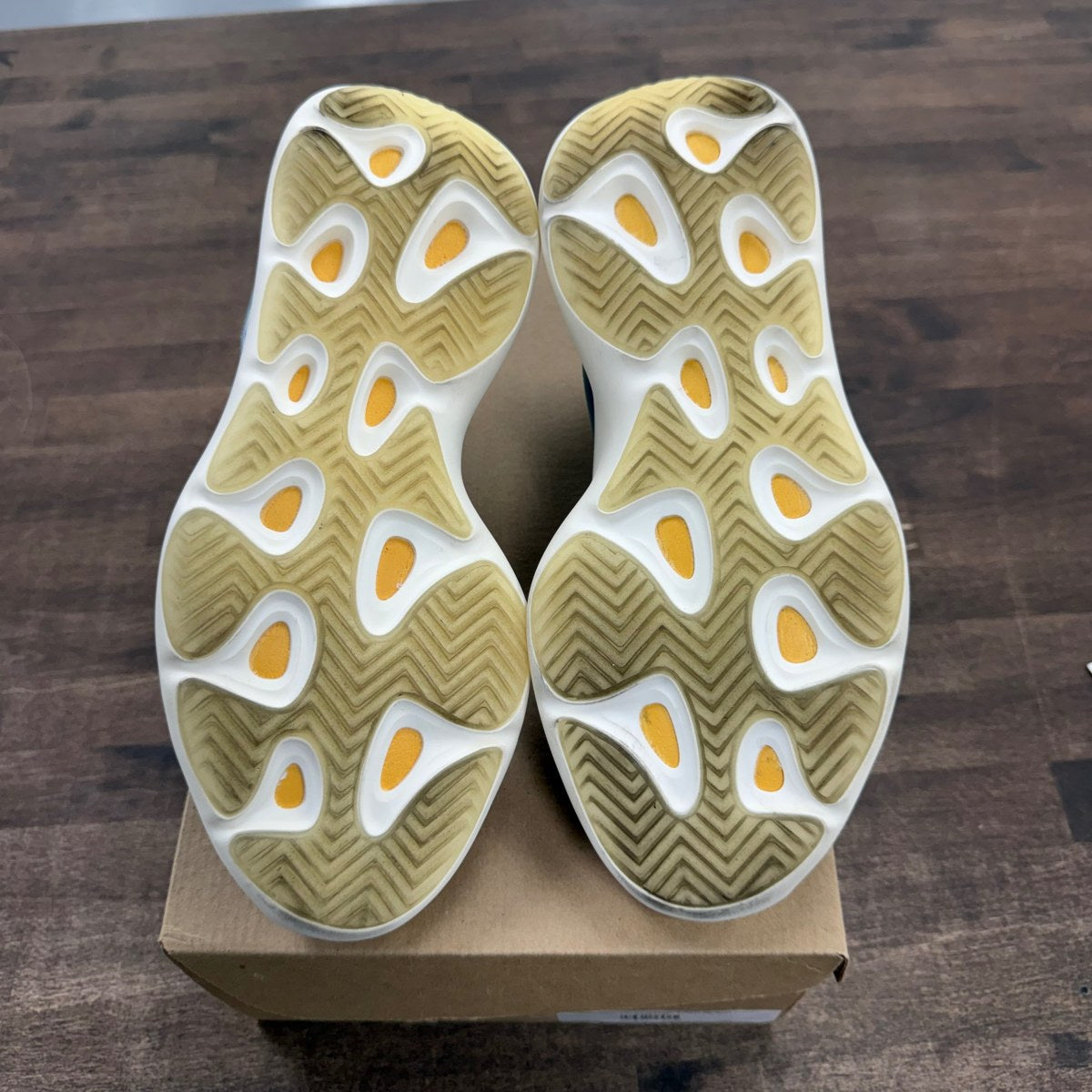 adidas Yeezy 700 V3 Arzareth Size 9.5 (Pre-Owned) - Image 5