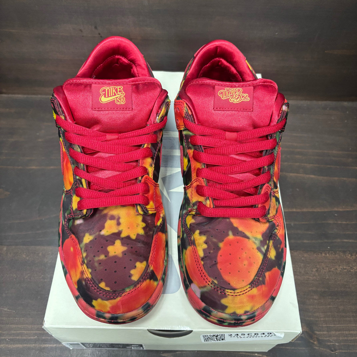 Nike SB Dunk Low The Wizard of Oz Poppy Field Size 9.5 (Pre-Owned)