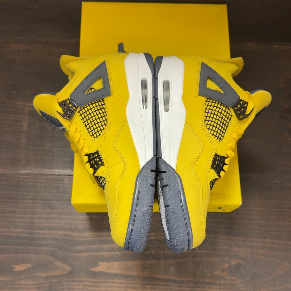 Jordan 4 Retro Lightning (2021) Size 8 (Pre-Owned) - aux