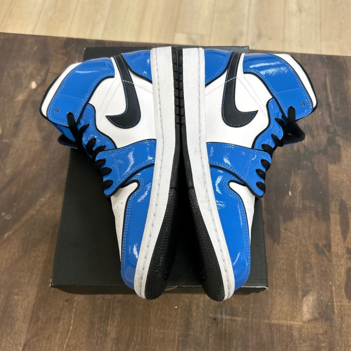Jordan 1 Mid Signal Blue - Image 3
