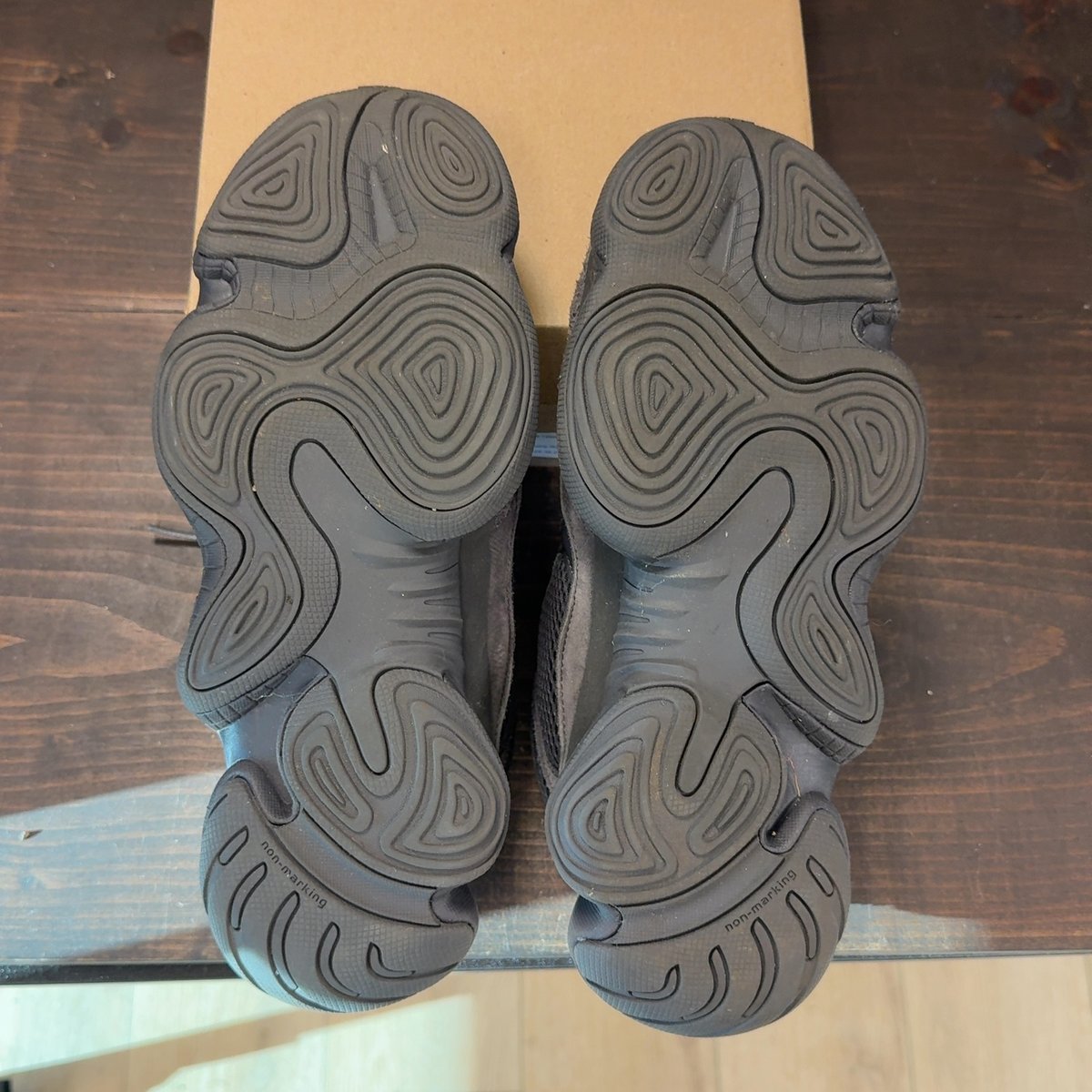 adidas Yeezy 700 V3 Dark Glow Size 10.5 (Pre-Owned) - aux