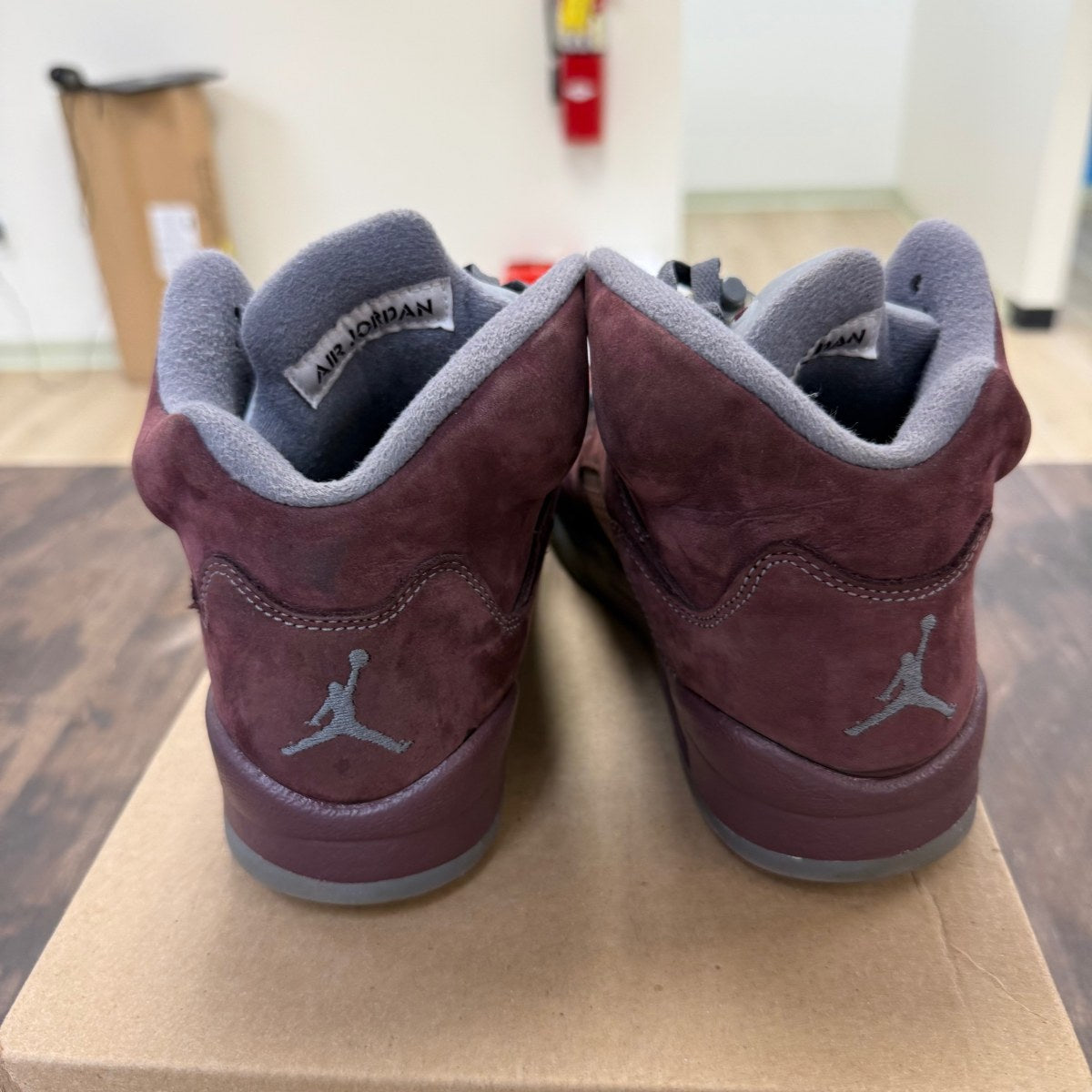 Jordan 5 Retro Burgundy (2023) (GS) Size 5.5Y (Pre-Owned) - Image 3