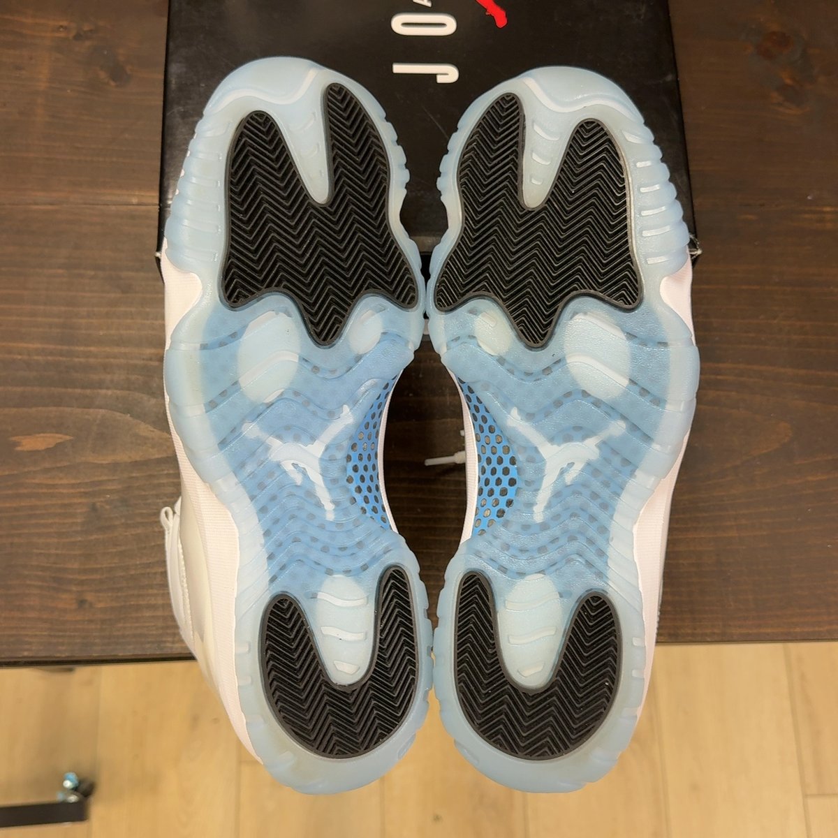 Jordan 11 Retro Legend Blue (2024) Size 13 (Pre-Owned) - aux