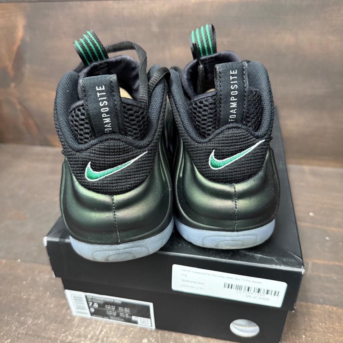 Nike Air Foamposite Pro Pine Green (2025) Size 7.5 (Pre-Owned) - sole