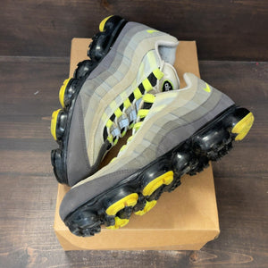 Nike Air VaporMax 95 Neon Size 11 (Pre-Owned) - Image 2