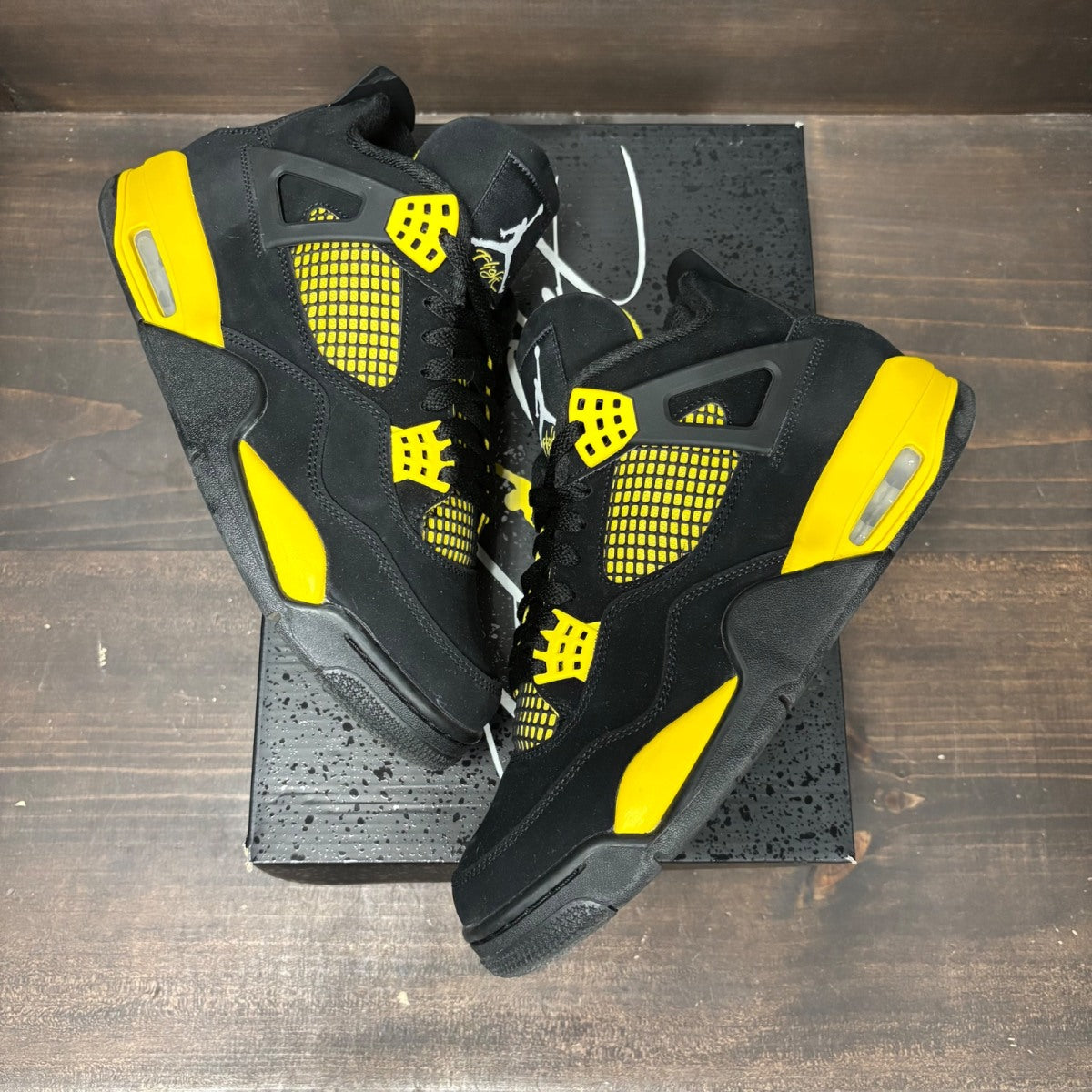 Jordan 4 Retro Thunder (2023) - Image 2
