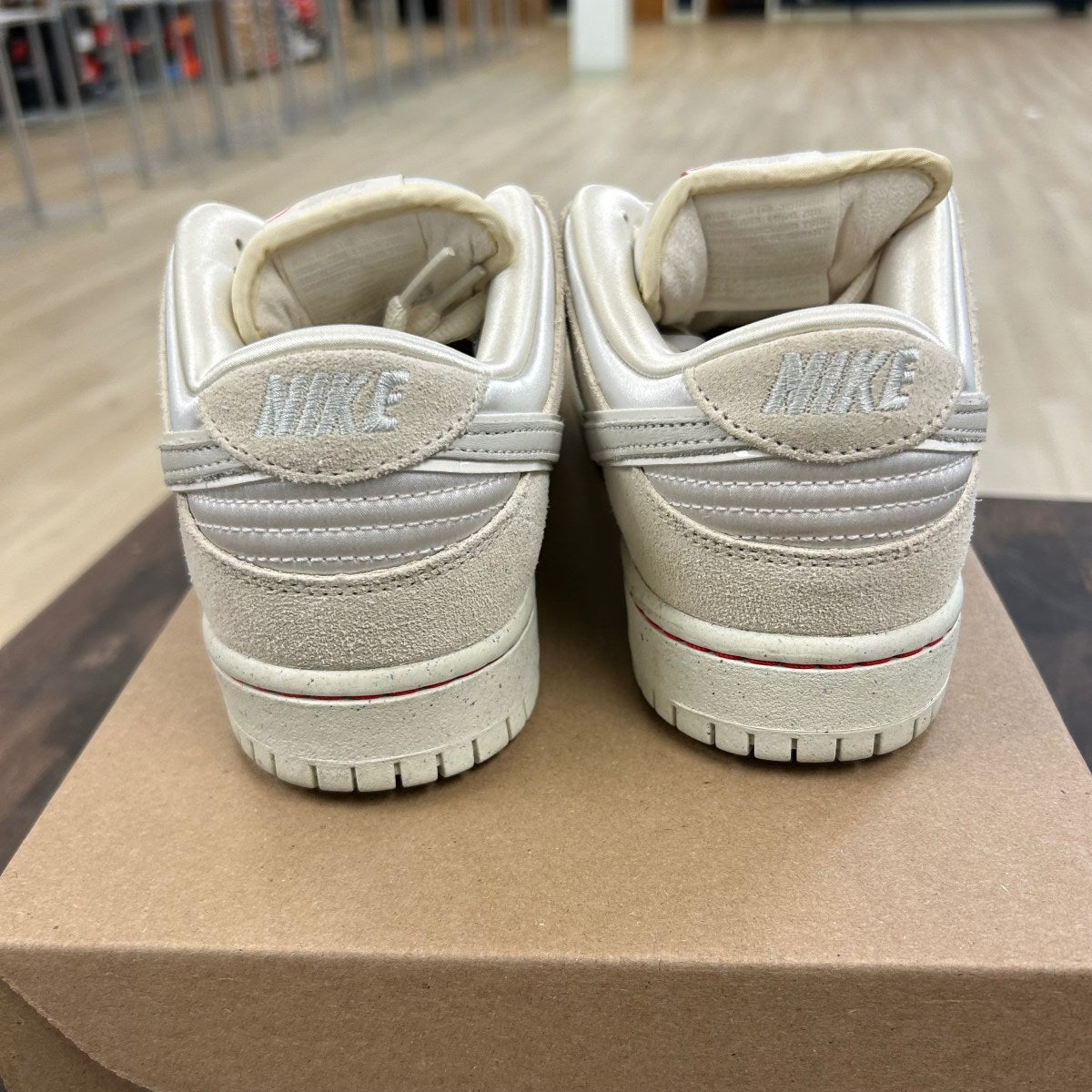 Nike SB Dunk Low City of Love Light Bone Size 7 (Pre-Owned) - Image 2