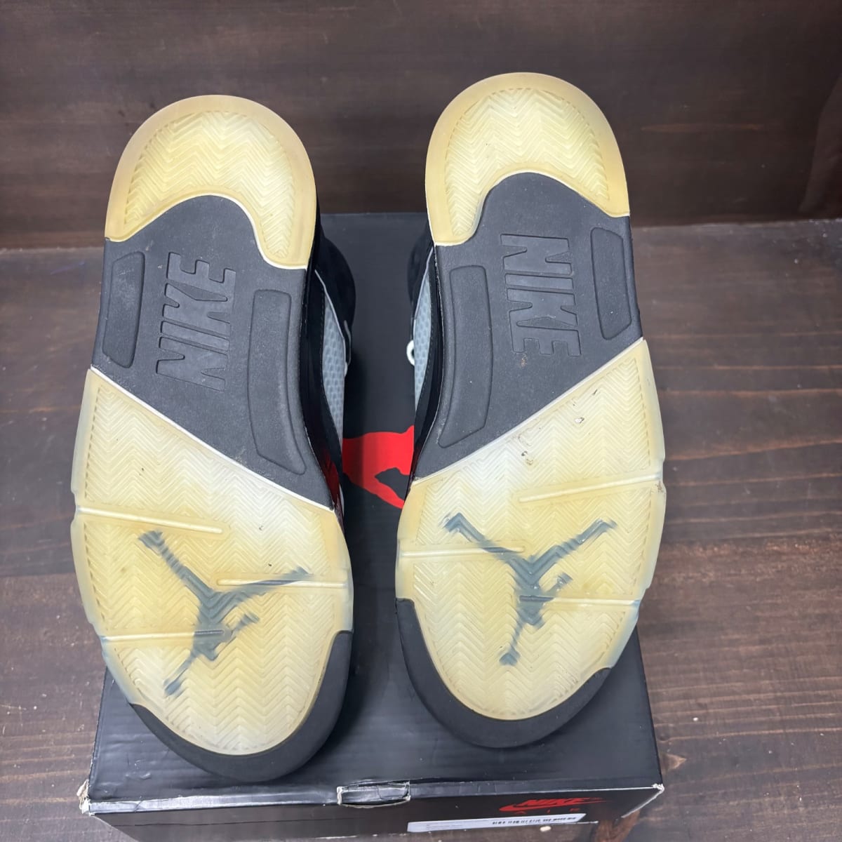 Jordan 5 Retro OG Black Metallic Reimagined Size 9 (Pre-Owned) - box