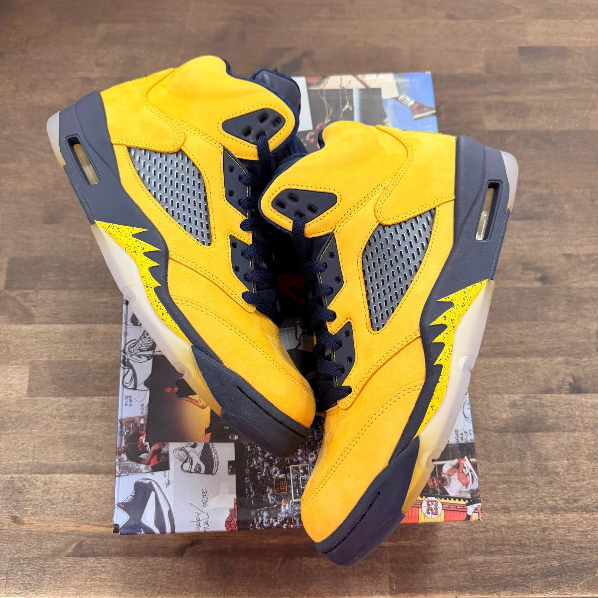 Jordan 5 Retro Michigan (2019) Size 10 (Pre-Owned) - Image 1