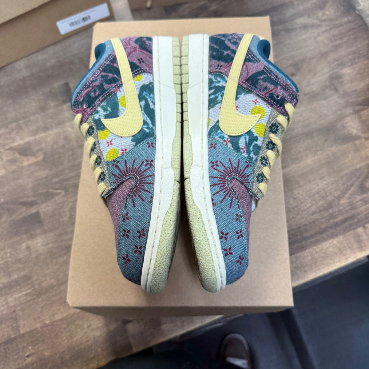 Nike Dunk Low Community Garden Size 6.5 (Pre-Owned) - Image 3