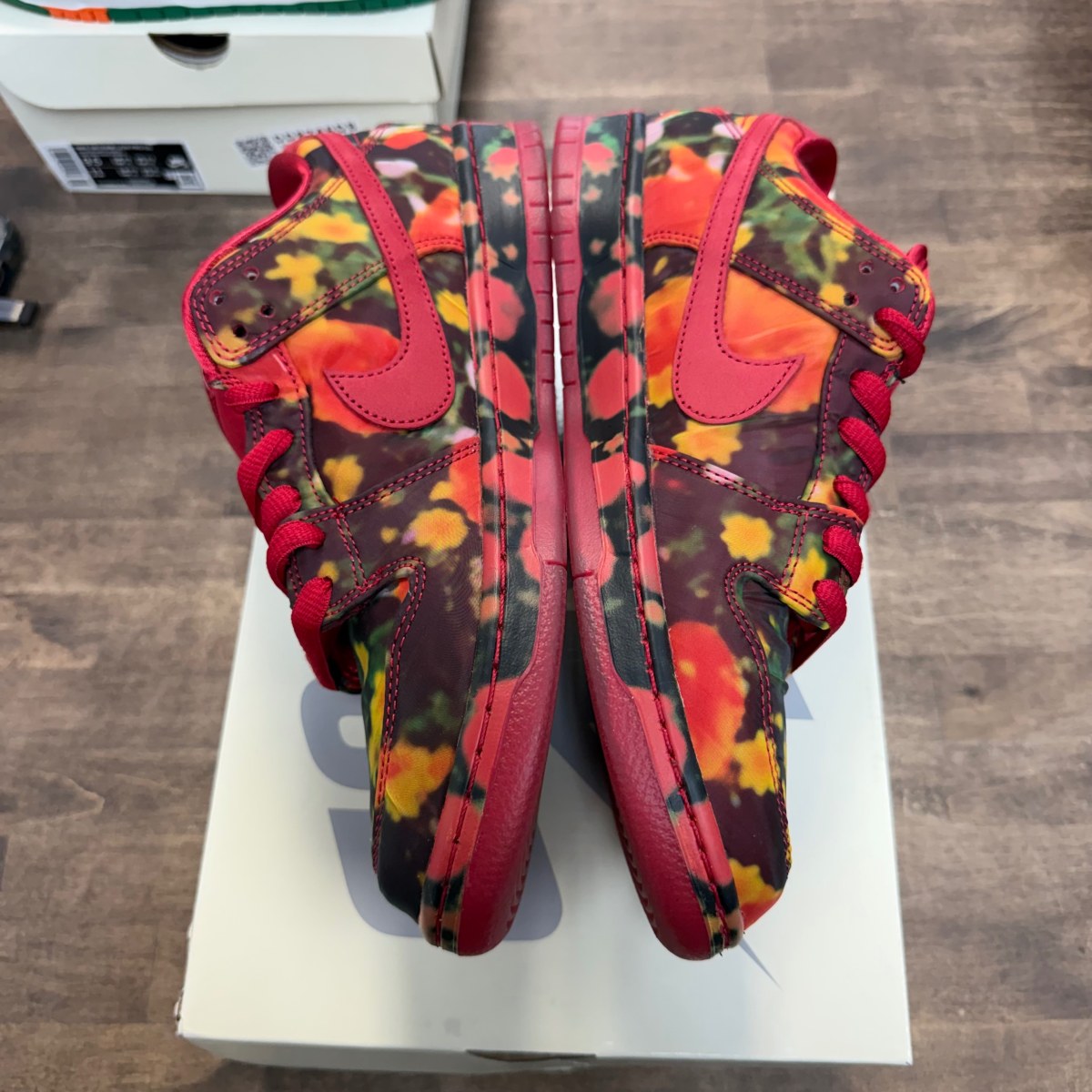 Nike SB Dunk Low The Wizard of Oz Poppy Field Size 9.5 (Pre-Owned) - Image 5