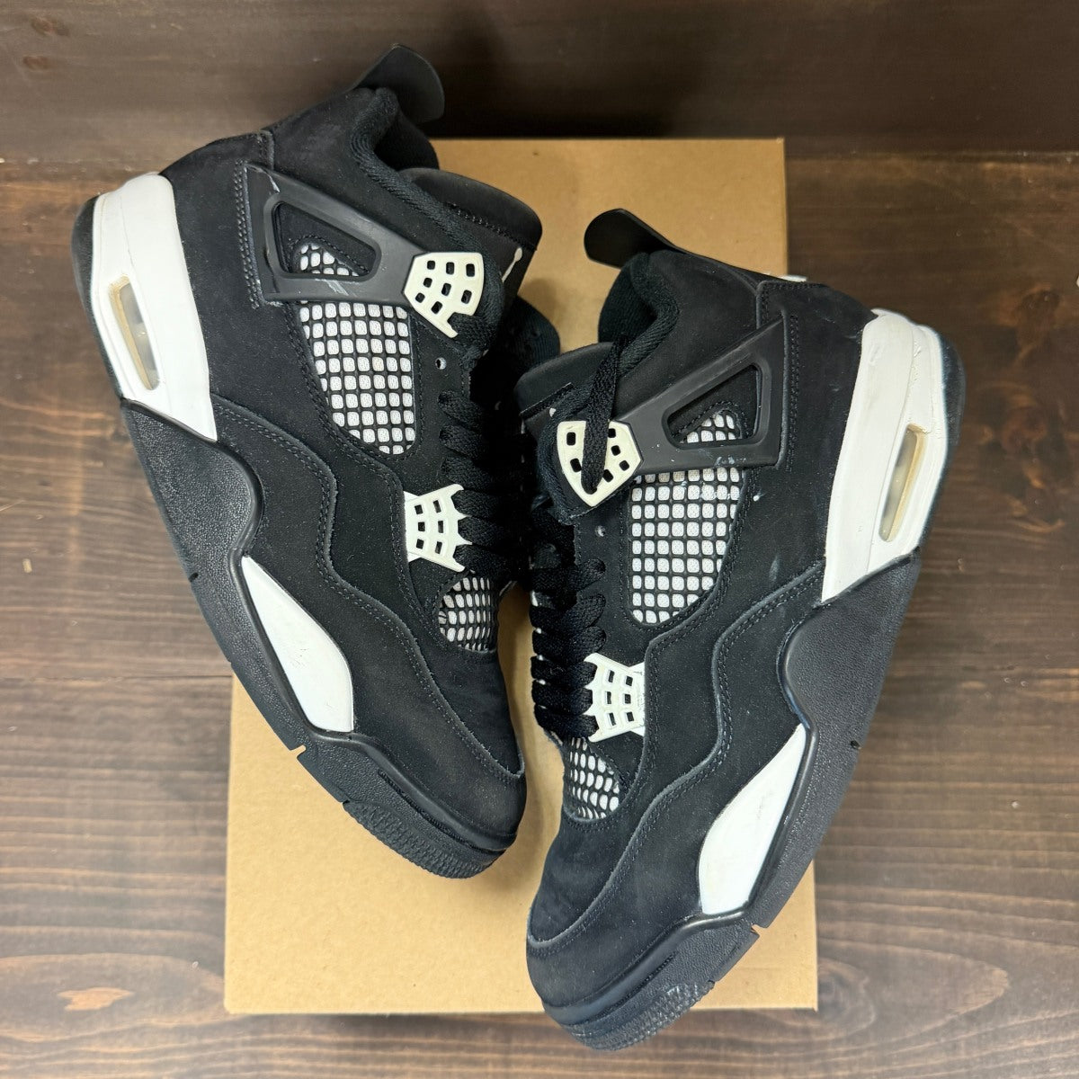 Jordan 4 Retro White Thunder Size 7.5 (Pre-Owned) - Image 2