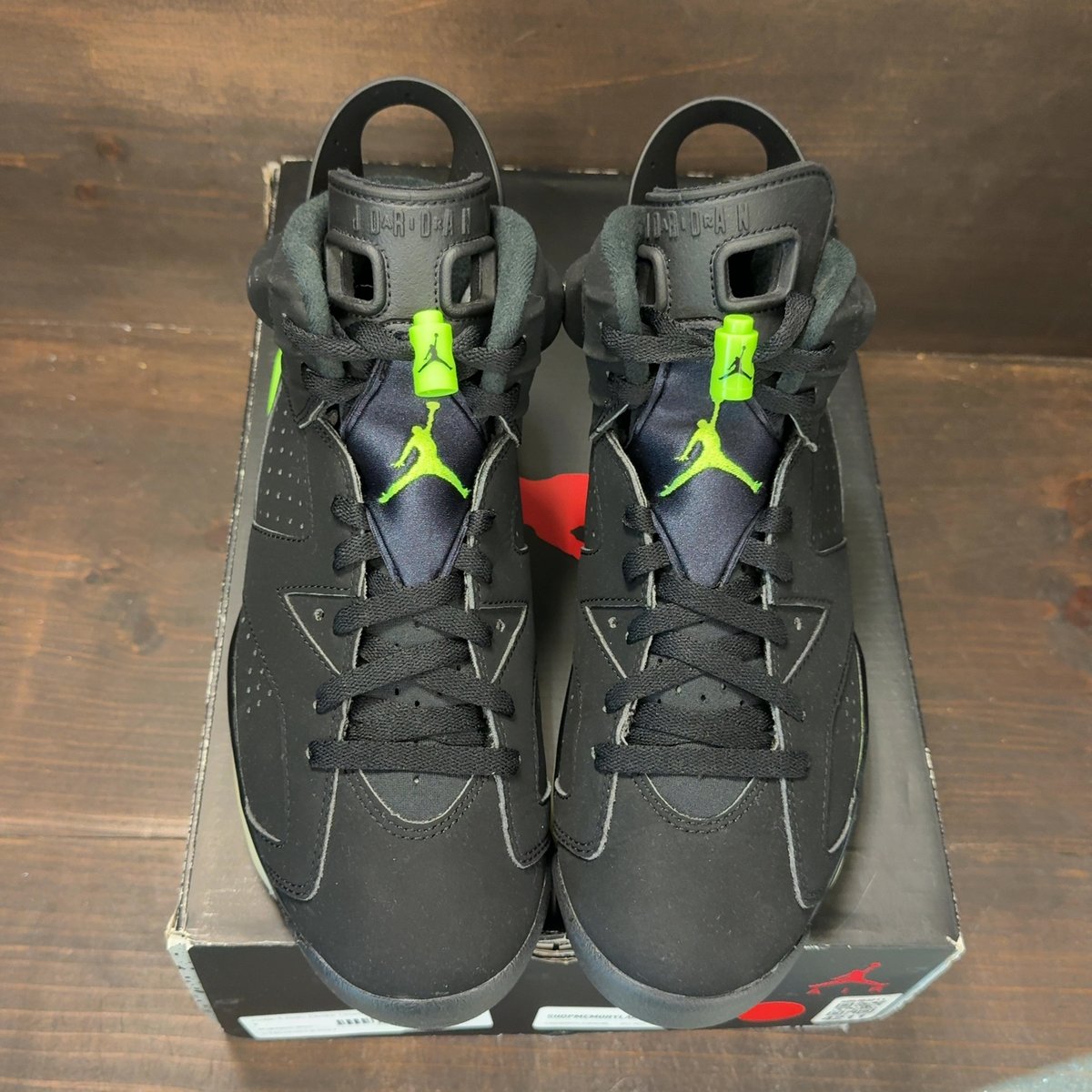Jordan 6 Retro Electric Green Size 8 (Pre-Owned) - tag