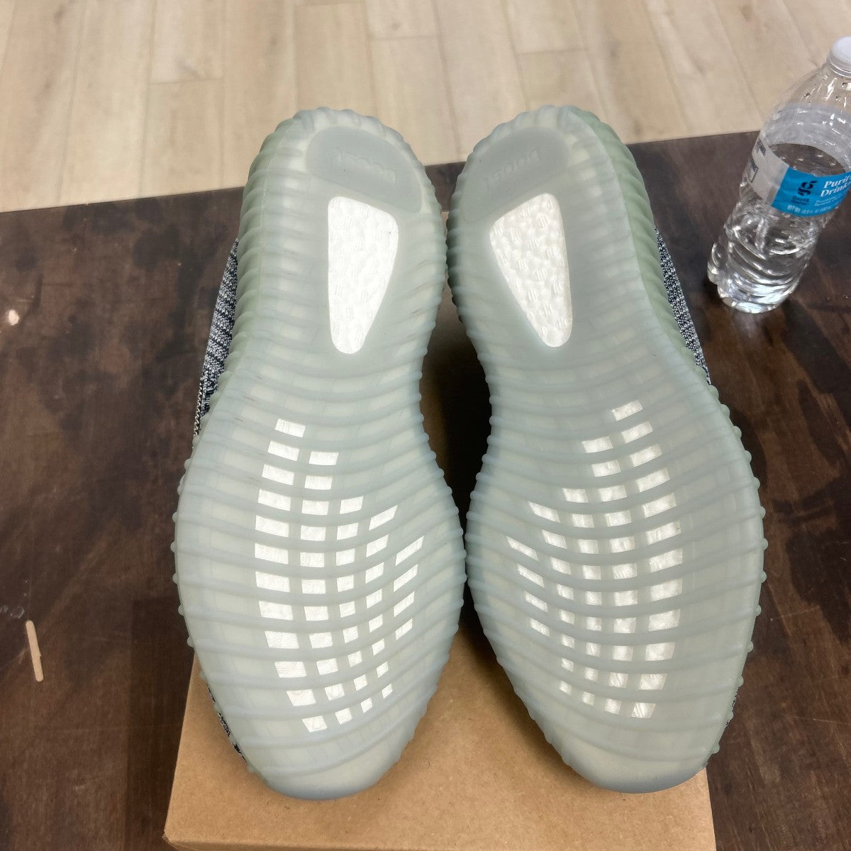 adidas Yeezy Boost 350 V2 Ash Blue Size 11 (Pre-Owned) - Image 5