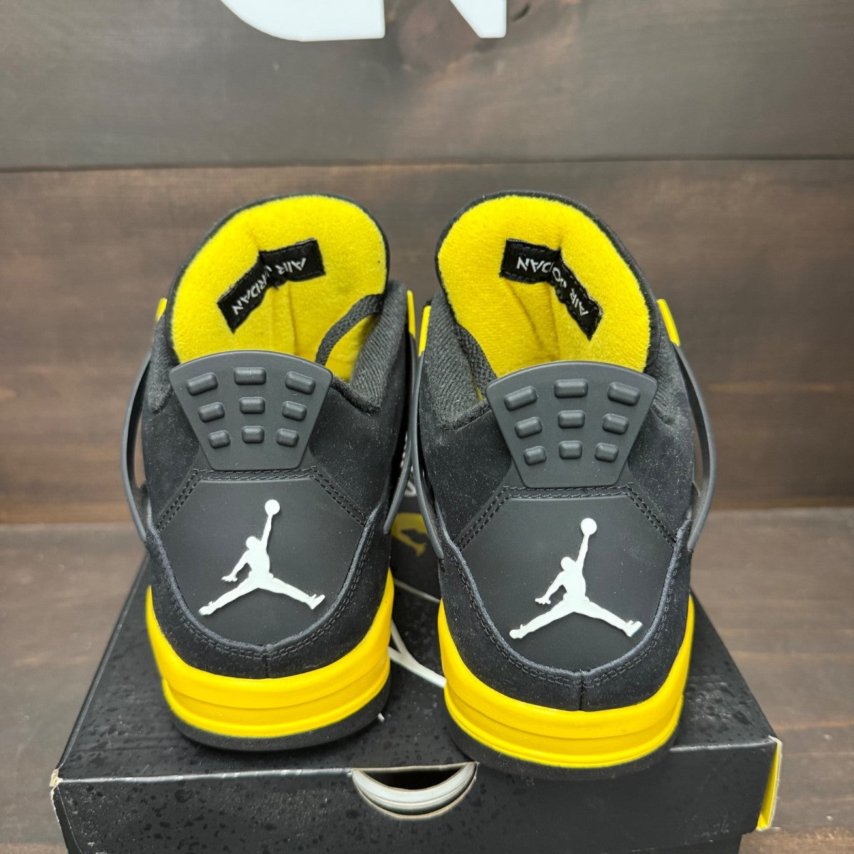 Jordan 4 Retro Thunder (2023) - Image 5