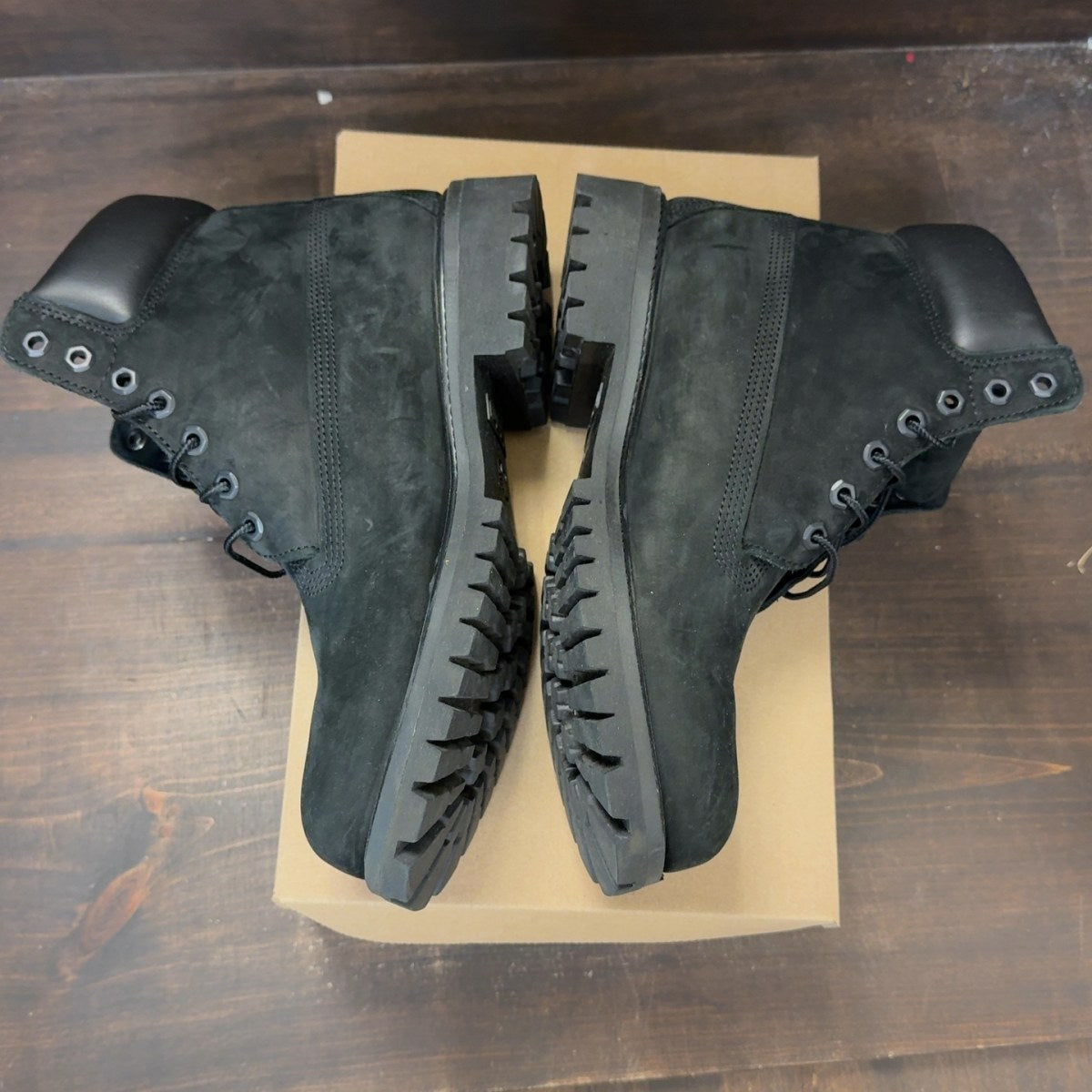 Timberland 6" Basic Boot Black Nubuck Size 8.5 (Pre-Owned) - Image 4