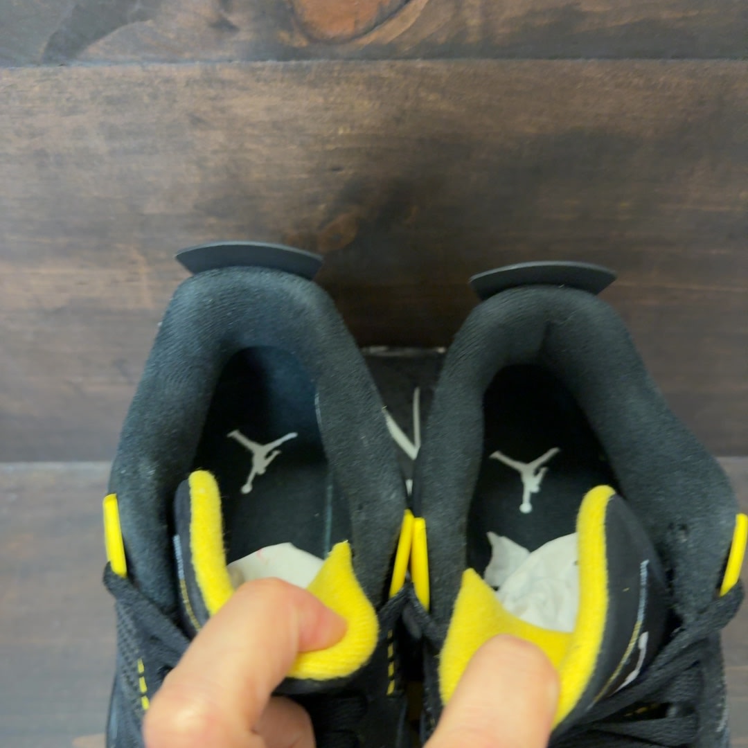 Jordan 4 Retro Thunder (2023) (GS) - Image 4