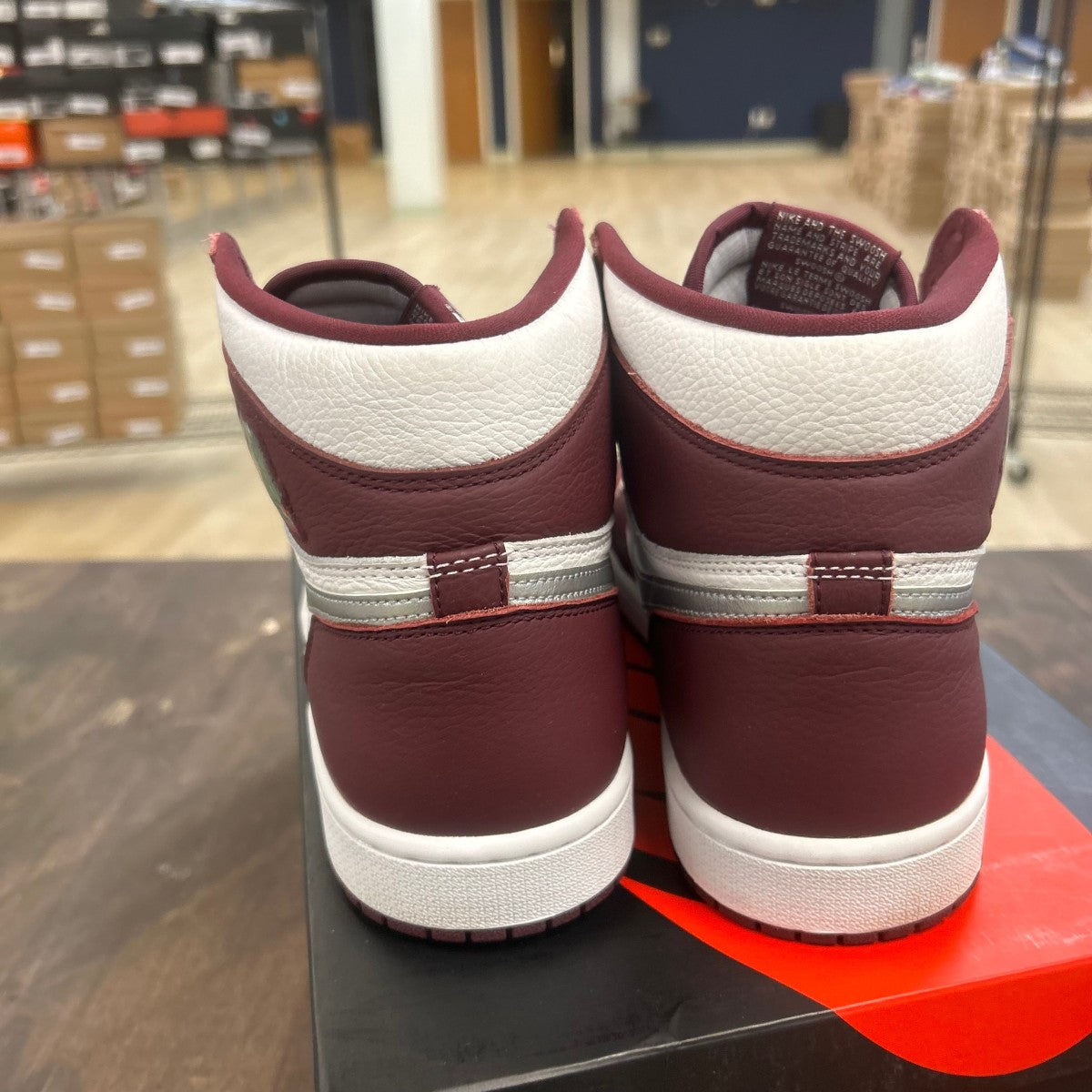 Jordan 1 Retro High OG Bordeaux - Image 4