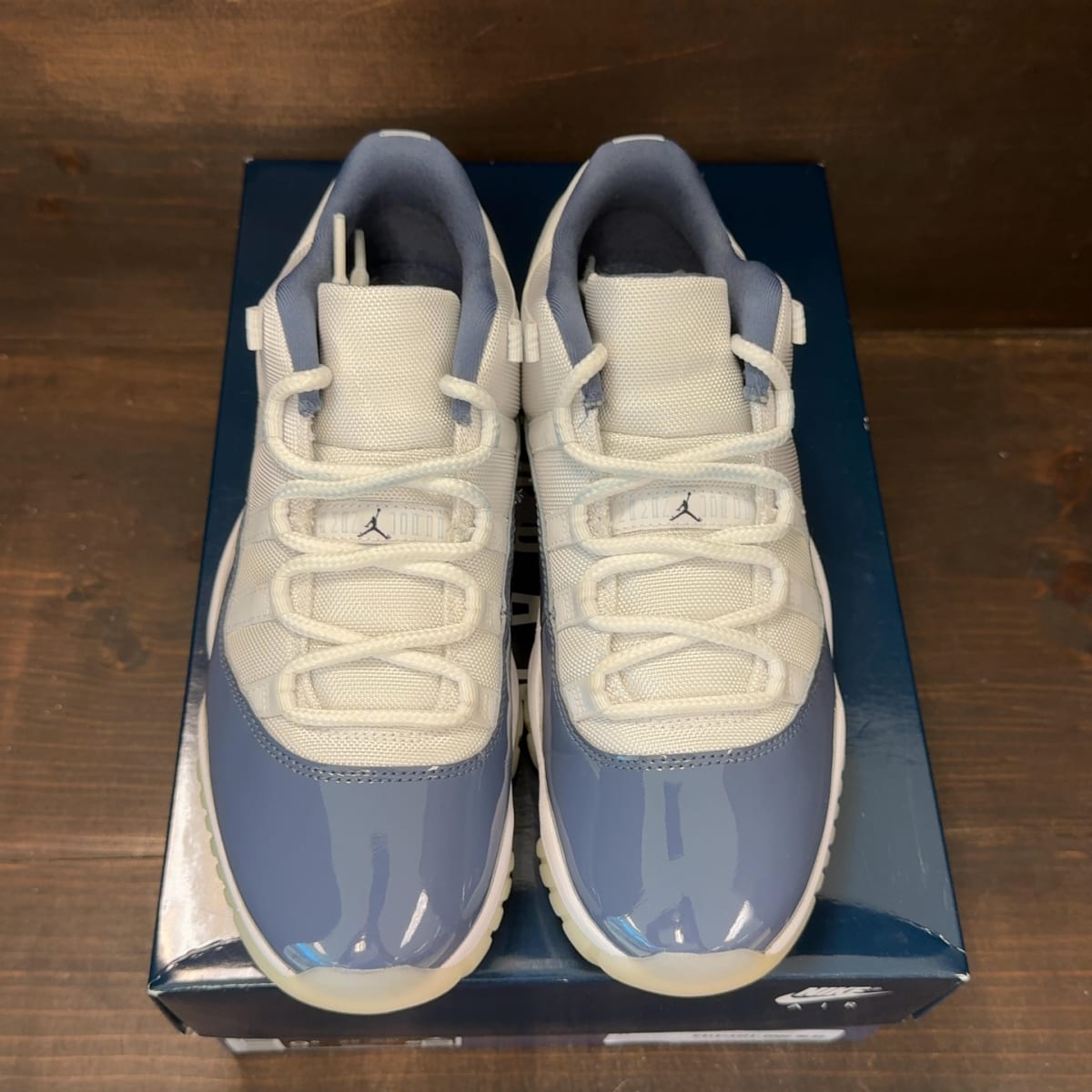 Jordan 11 Retro Low Diffused Blue Size 9.5 (Pre-Owned) - tag