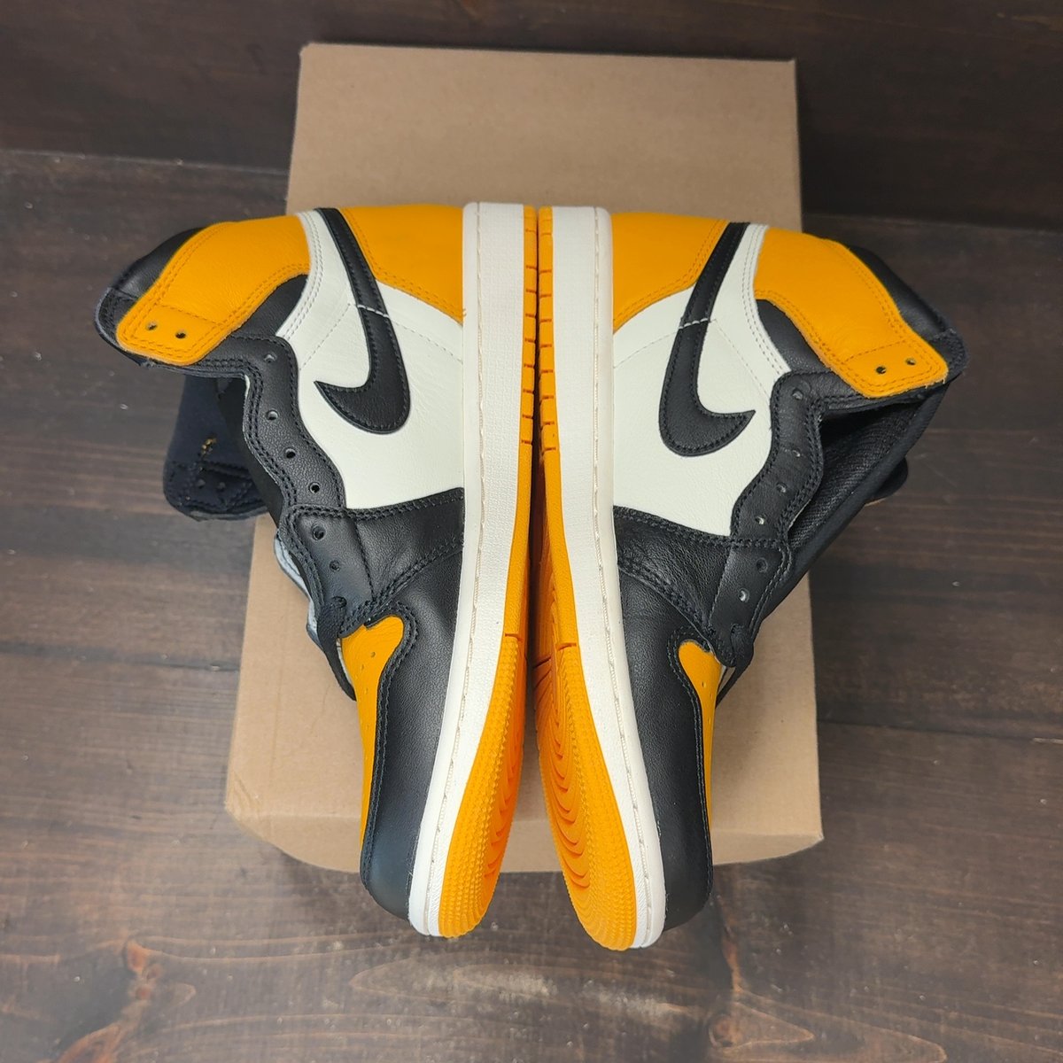Jordan 1 Retro High OG Taxi Size 8.5 (Pre-Owned) - aux