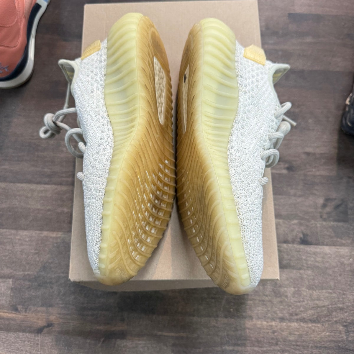 adidas Yeezy Boost 350 V2 Light Size 7 (Pre-Owned) - Image 2