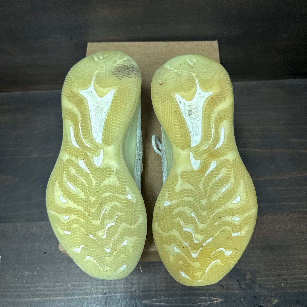 adidas Yeezy Boost 380 Calcite Glow Size 7.5 (Pre-Owned) - box