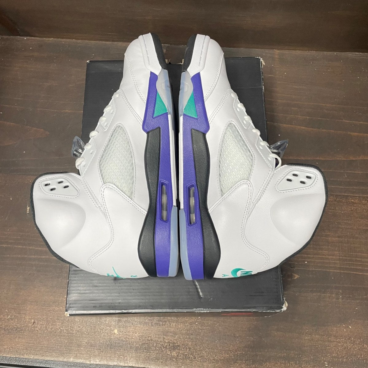 Jordan 5 Retro Grape (2025) Size 11.5 (Pre-Owned) - box
