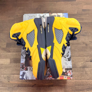 Jordan 5 Retro Michigan (2019) Size 10 (Pre-Owned) - Image 3