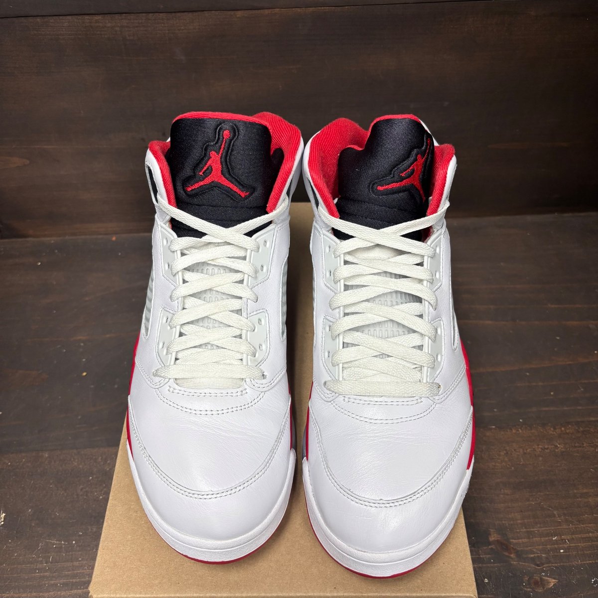 Jordan 5 Retro Fire Red Black Tongue (2025) Size 11 (Pre-Owned) - side